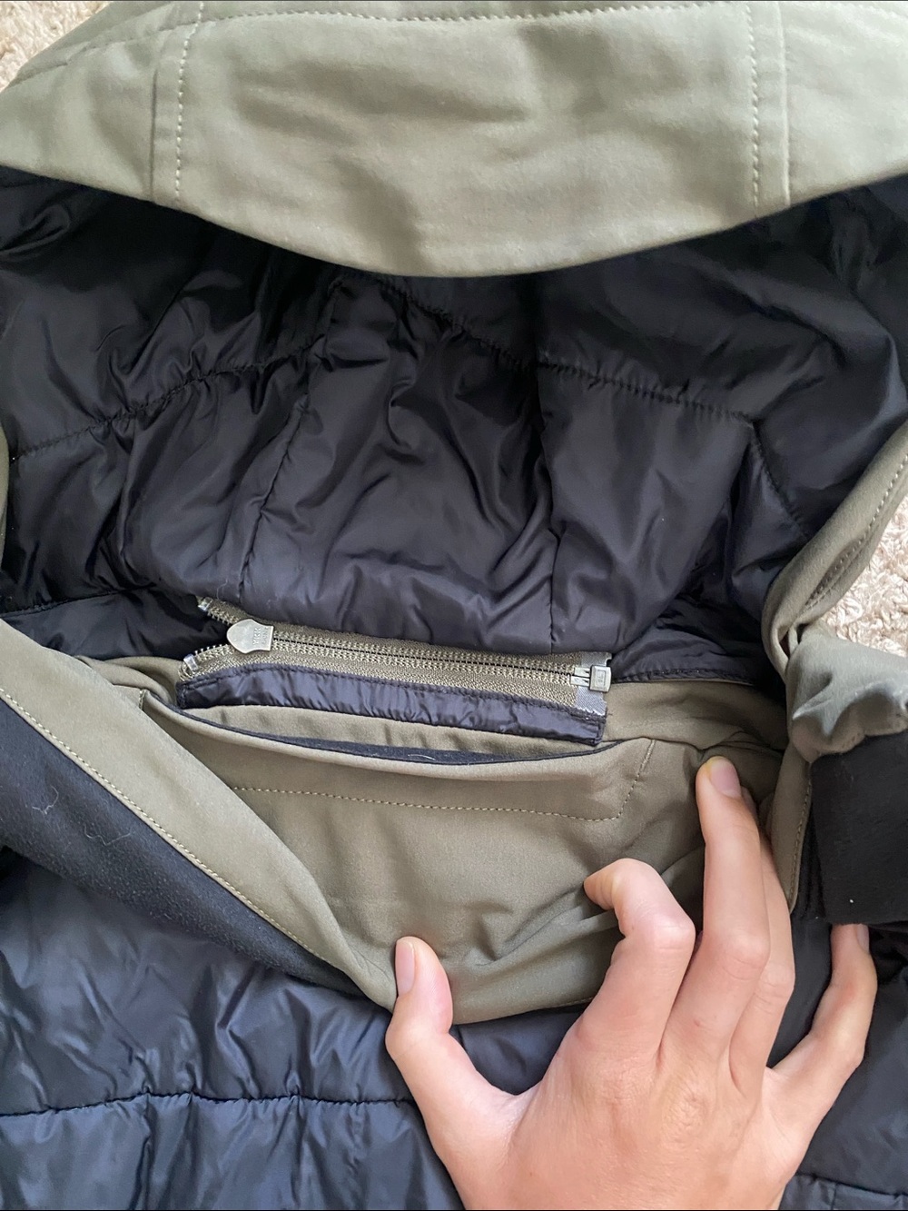 The North Face Women’s Jacket - Picture 2 of 6